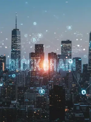 Redes blockchain interconectando rascacielos en una ciudad futurista de Estados Unidos, simbolizando el crecimiento de la adopción.